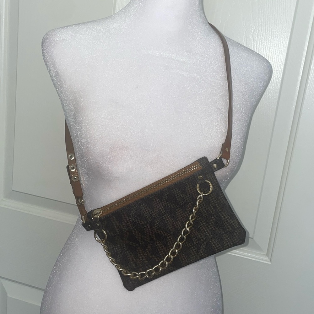 Cross over or funny pack Michael Kors purse